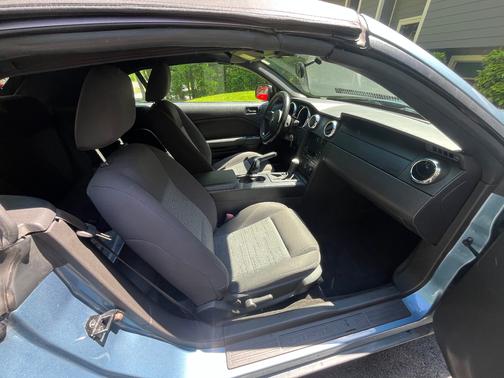 Blue 2006 Ford Mustang Base