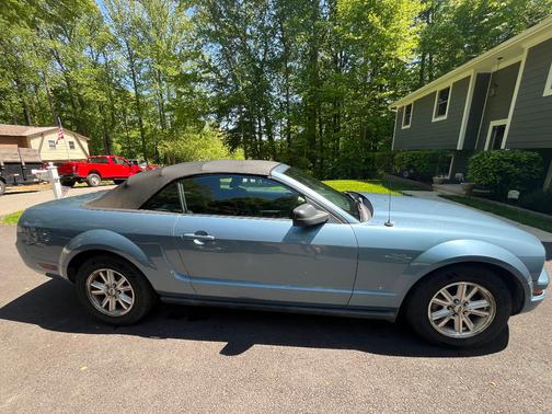 Blue 2006 Ford Mustang Base