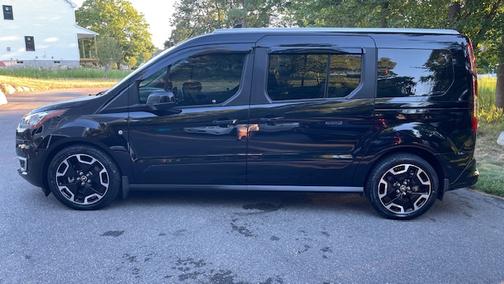 2022 Ford Transit Connect Titanium w/Rear Liftgate