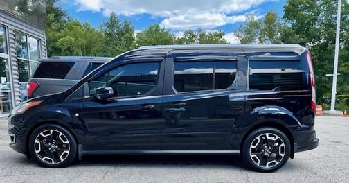 2022 Ford Transit Connect Titanium w/Rear Liftgate