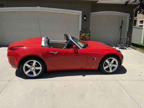 Red 2006 Pontiac Solstice Base
