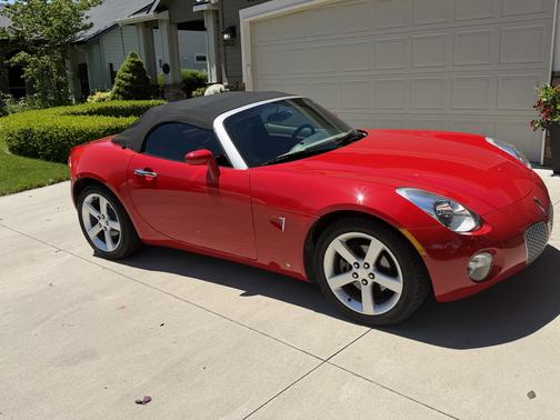 Red 2006 Pontiac Solstice Base