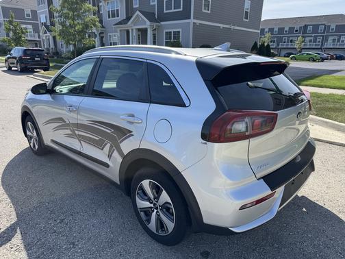 Silver 2017 Kia Niro LX