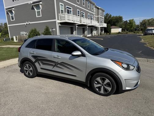 Silver 2017 Kia Niro LX