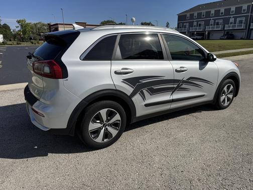 Silver 2017 Kia Niro LX