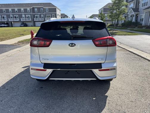 Silver 2017 Kia Niro LX