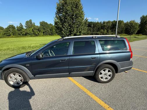 Blue 2006 Volvo XC70 2.5T