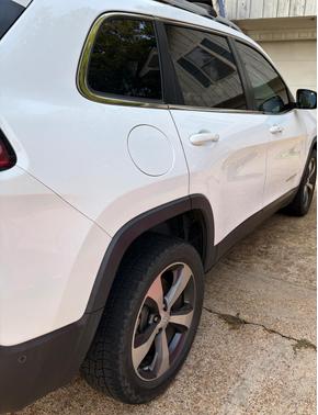 White 2021 Jeep Cherokee Limited
