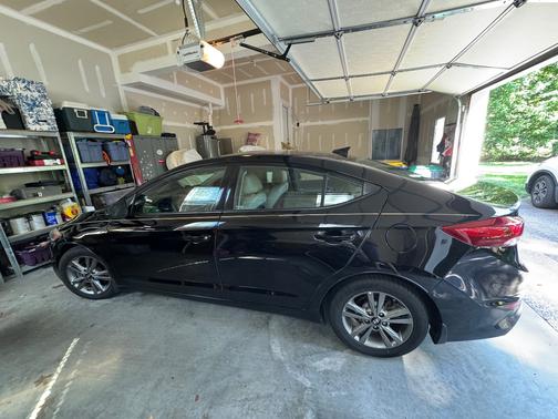 Black 2018 Hyundai ELANTRA SEL