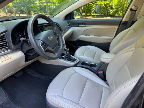 Black 2018 Hyundai ELANTRA SEL