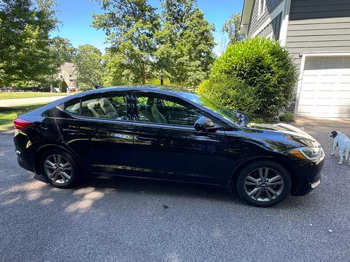 Black 2018 Hyundai ELANTRA SEL