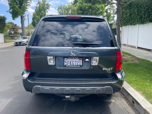 Gray 2004 Honda Pilot EX