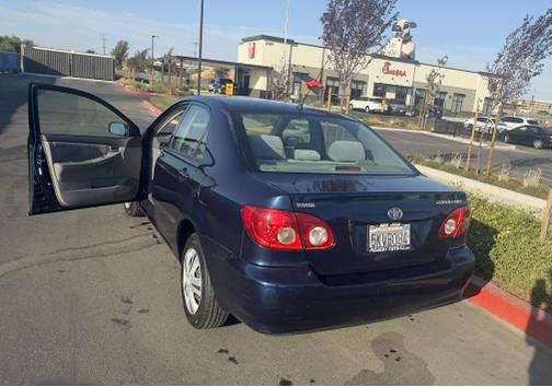 2005 Toyota Corolla LE