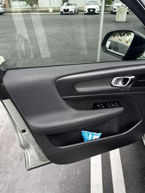 2021 Volvo XC40 Recharge Pure Electric P8 R-Design