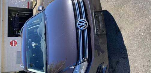 Photo 1 of 3 of 2016 Volkswagen Tiguan SE