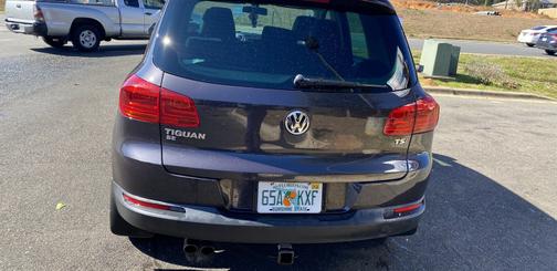Photo 3 of 3 of 2016 Volkswagen Tiguan SE