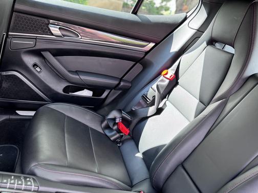 2015 Porsche Panamera GTS