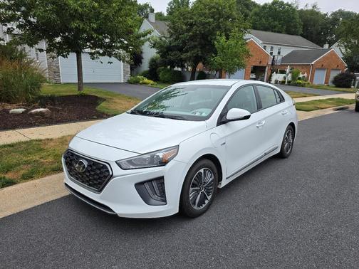 White 2020 Hyundai IONIQ Plug-In Hybrid SE