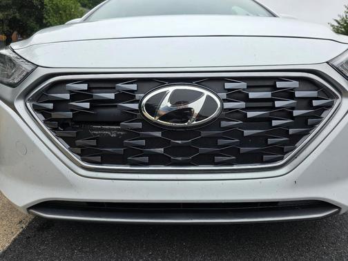 White 2020 Hyundai IONIQ Plug-In Hybrid SE
