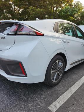 White 2020 Hyundai IONIQ Plug-In Hybrid SE
