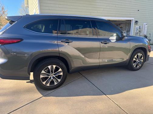 Gray 2020 Toyota Highlander XLE