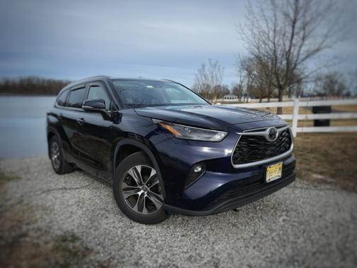 Blue 2022 Toyota Highlander XLE