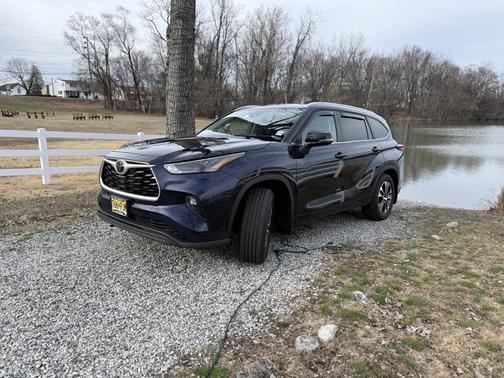 Blue 2022 Toyota Highlander XLE