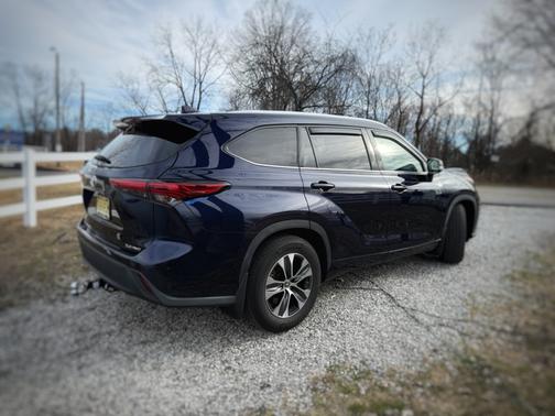 Blue 2022 Toyota Highlander XLE