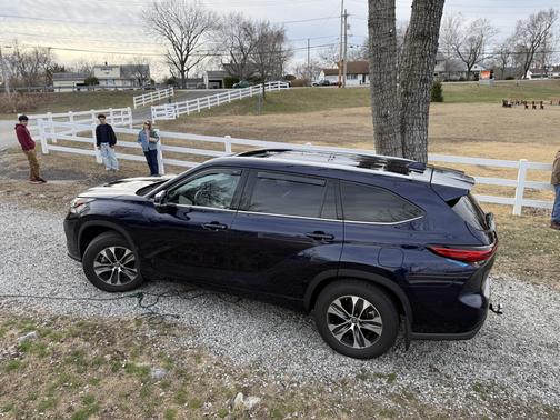 Blue 2022 Toyota Highlander XLE