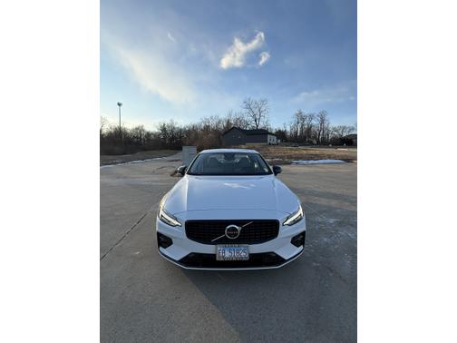 2025 Volvo S60 B5 AWD Plus