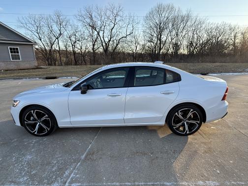 2025 Volvo S60 B5 AWD Plus