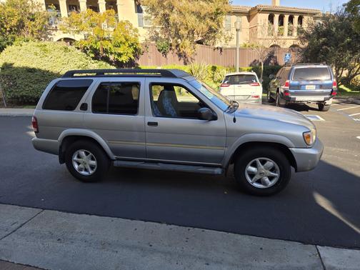 2002 Nissan Pathfinder SE