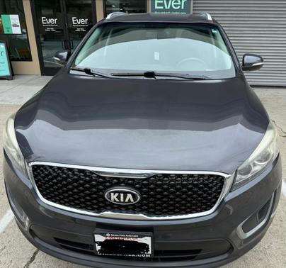 Gray 2016 Kia Sorento LX