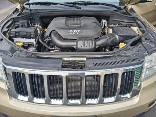 Gold 2012 Jeep Grand Cherokee Limited