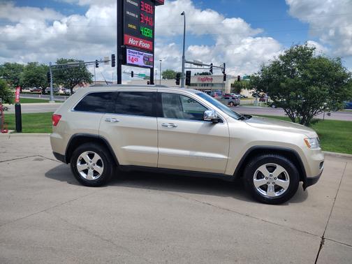 Gold 2012 Jeep Grand Cherokee Limited
