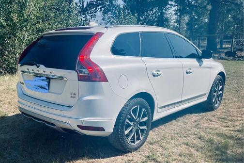 White 2017 Volvo XC60 T6 Dynamic