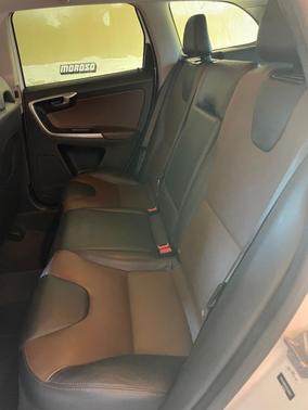 White 2017 Volvo XC60 T6 Dynamic