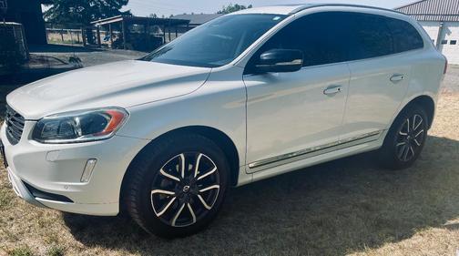 White 2017 Volvo XC60 T6 Dynamic