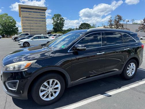 Black 2018 Kia Sorento LX