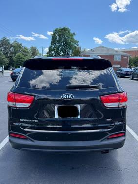 Black 2018 Kia Sorento LX
