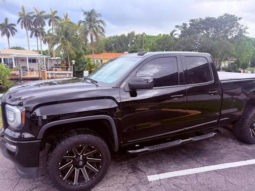 Black 2018 GMC Sierra 1500 SLE