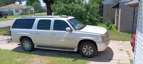 2003 Cadillac Escalade ESV Base