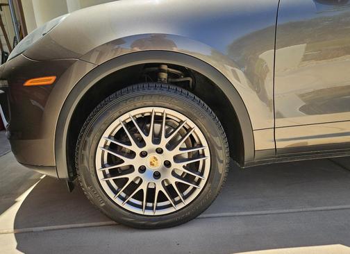 Beige 2016 Porsche Cayenne Cayenne