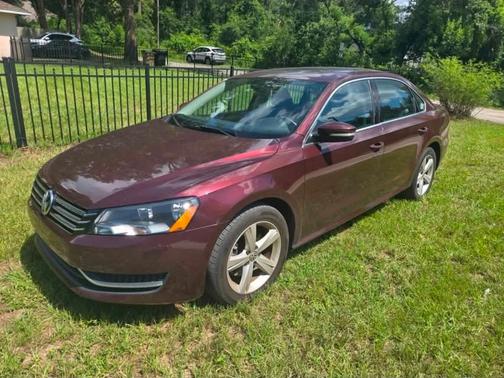 Red 2013 Volkswagen Passat 2.5 SE