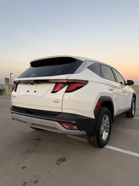 White 2025 Hyundai TUCSON SE
