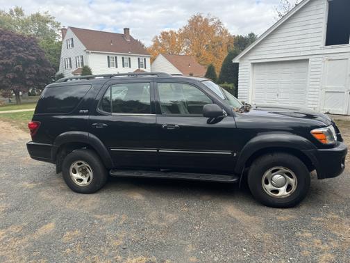 2005 Toyota Sequoia SR5