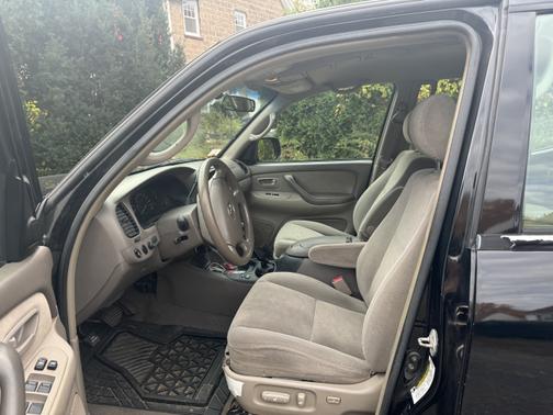 2005 Toyota Sequoia SR5