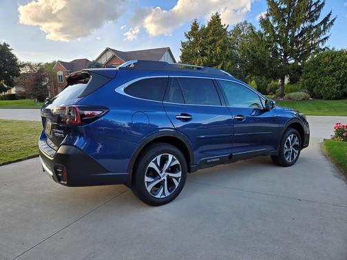 2022 Subaru Outback Touring XT