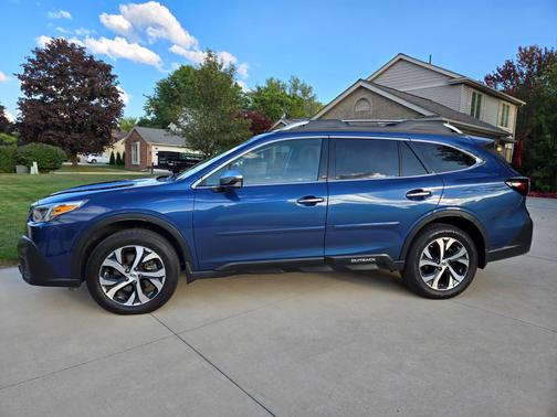 2022 Subaru Outback Touring XT
