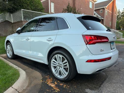 White 2019 Audi Q5 2.0T Premium Plus